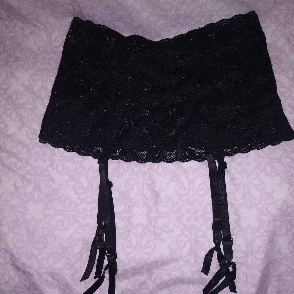 Lace garter belt